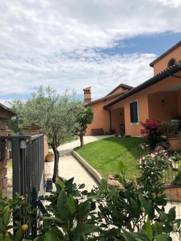 Appartamento Il Giardino Delle Rose Spello Esterno foto
